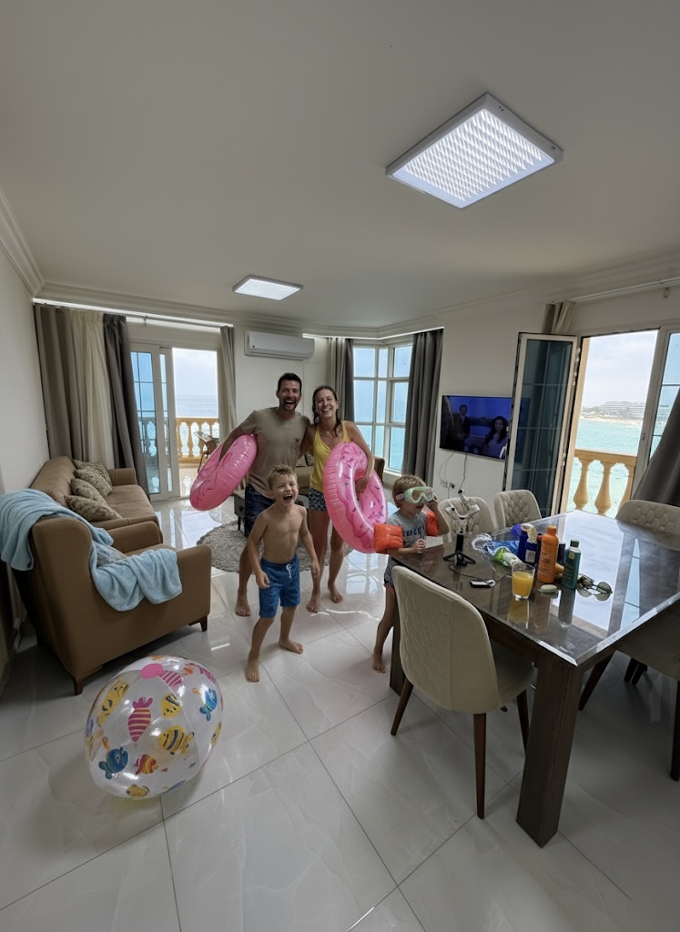 رسبشن مكيف وشاشة كبيرة